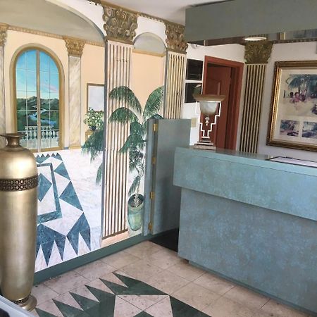 Deluxe Inn Галлоуэй Экстерьер фото